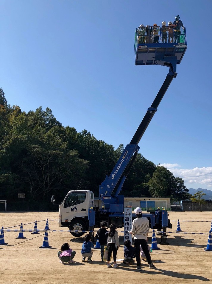 高所作業車